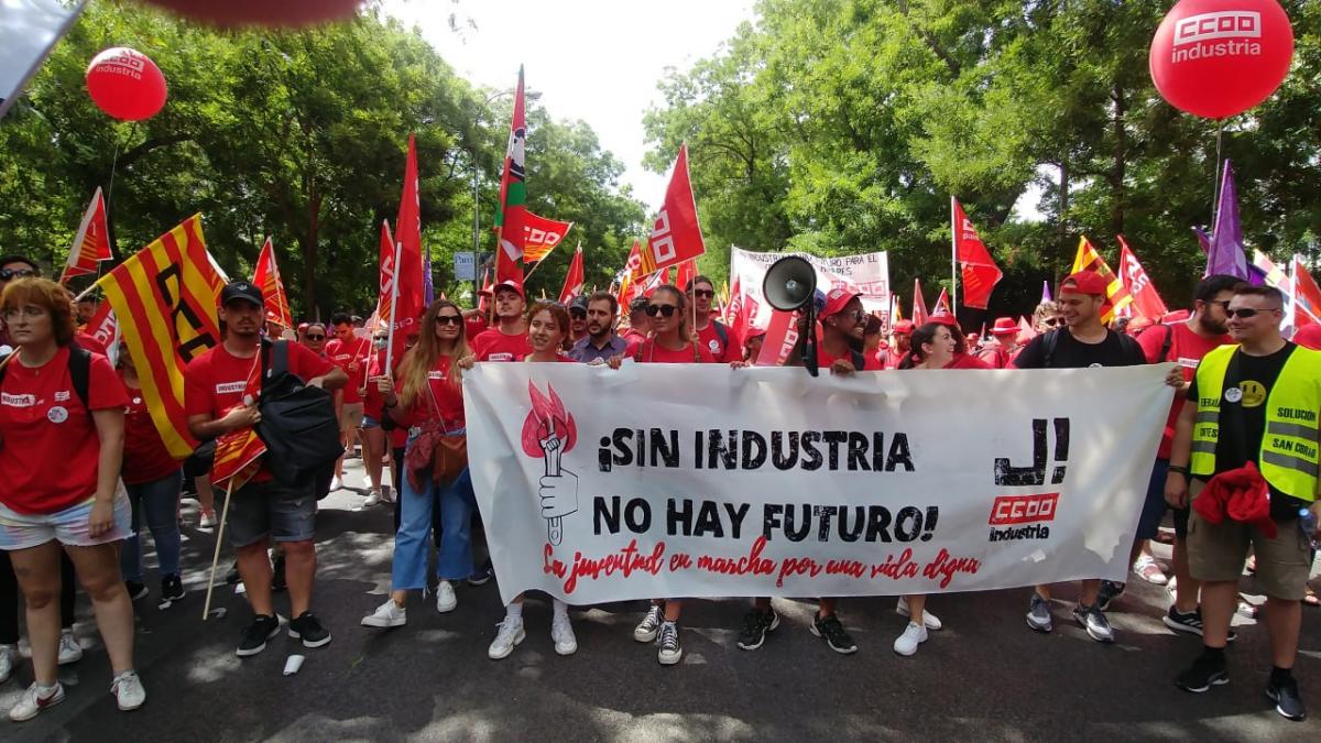 Pancarta con la que los y las jvenes de CCOO de Industria participaron en la manifestacin en defensa de la industria